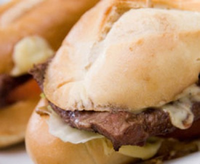 Mère Bossé's Steak Sandwich with Tea Onions