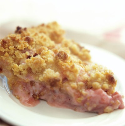 Strawberry-Rhubarb Sour Cream Pie